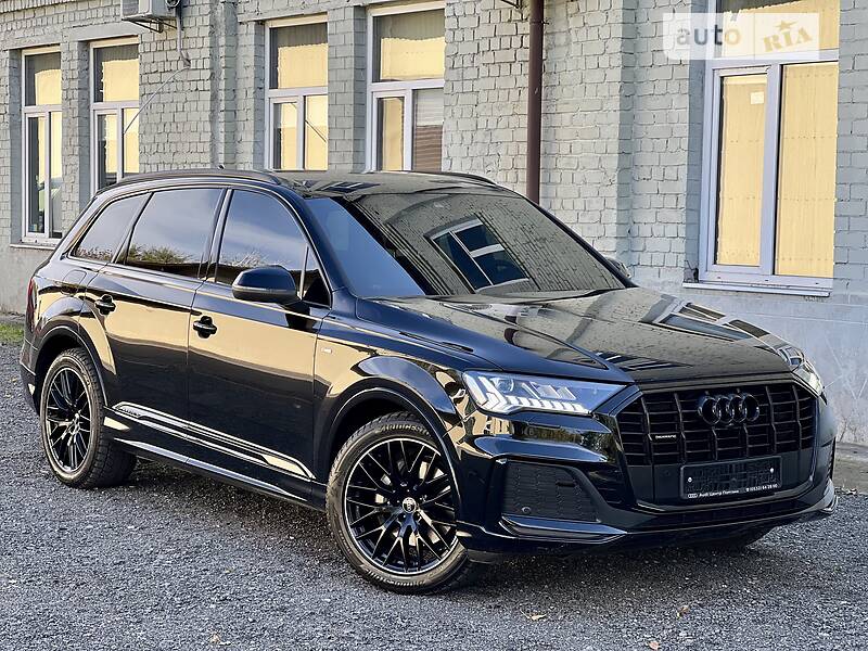 Позашляховик / Кросовер Audi Q7 2021 в 
