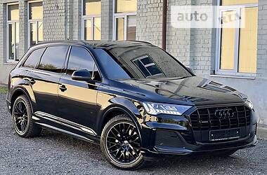 Позашляховик / Кросовер Audi Q7 2021 в 