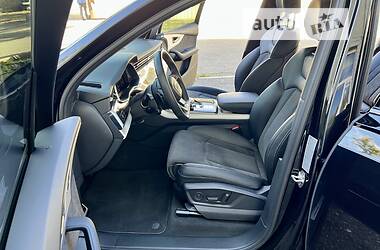 Позашляховик / Кросовер Audi Q7 2021 в 