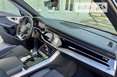 Позашляховик / Кросовер Audi Q7 2021 в 