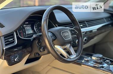 Позашляховик / Кросовер Audi Q7 2016 в Дубні