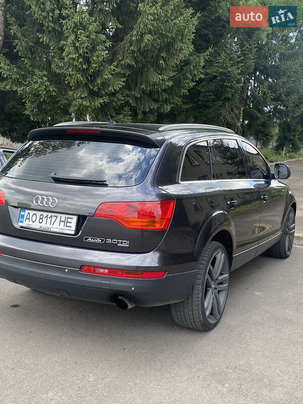 Позашляховик / Кросовер Audi Q7 2006 в Хусті