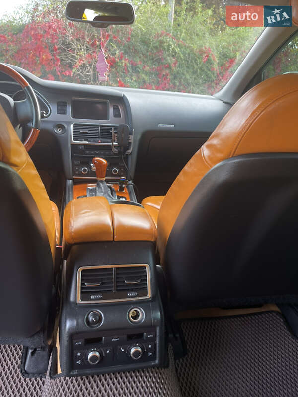 Позашляховик / Кросовер Audi Q7 2009 в Києві