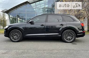 Внедорожник / Кроссовер Audi Q7 2016 в 