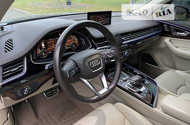 Внедорожник / Кроссовер Audi Q7 2016 в 
