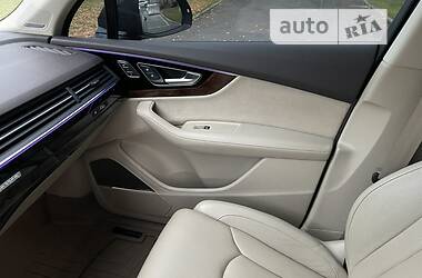 Внедорожник / Кроссовер Audi Q7 2016 в 