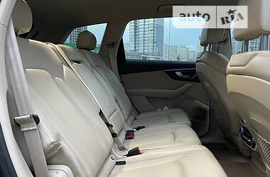 Внедорожник / Кроссовер Audi Q7 2016 в 