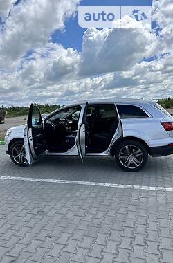 Позашляховик / Кросовер Audi Q7 2013 в Бучі