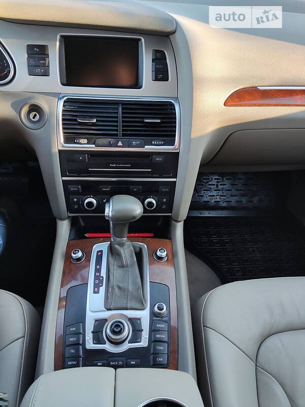 Внедорожник / Кроссовер Audi Q7 2011 в 
