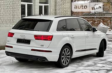 Внедорожник / Кроссовер Audi Q7 2016 в 