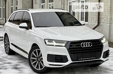 Внедорожник / Кроссовер Audi Q7 2016 в 
