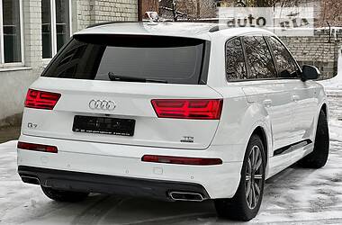 Внедорожник / Кроссовер Audi Q7 2016 в 