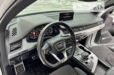 Внедорожник / Кроссовер Audi Q7 2016 в 