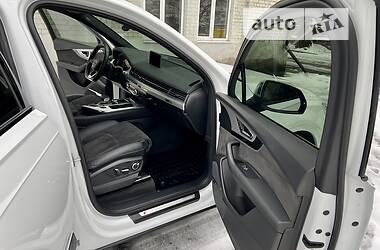 Внедорожник / Кроссовер Audi Q7 2016 в 