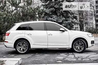 Внедорожник / Кроссовер Audi Q7 2015 в 