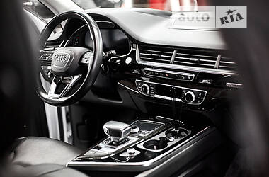 Внедорожник / Кроссовер Audi Q7 2015 в 