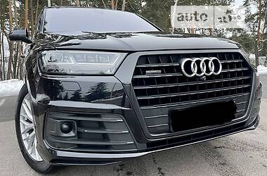 Внедорожник / Кроссовер Audi Q7 2017 в 