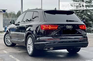 Внедорожник / Кроссовер Audi Q7 2017 в 