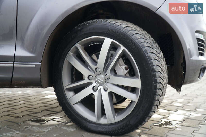 Позашляховик / Кросовер Audi Q7 2014 в Чернівцях
