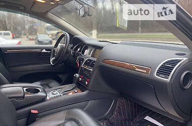 Позашляховик / Кросовер Audi Q7 2011 в Чернівцях