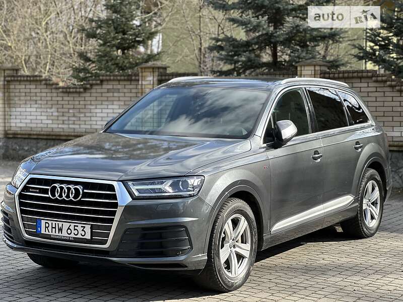 Внедорожник / Кроссовер Audi Q7 2016 в 