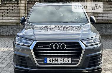 Внедорожник / Кроссовер Audi Q7 2016 в 
