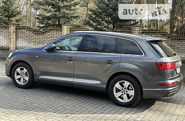 Внедорожник / Кроссовер Audi Q7 2016 в 