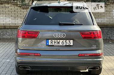 Внедорожник / Кроссовер Audi Q7 2016 в 