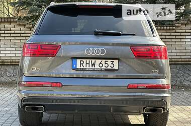 Внедорожник / Кроссовер Audi Q7 2016 в 