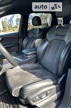 Внедорожник / Кроссовер Audi Q7 2016 в 