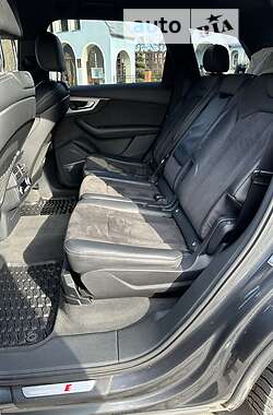 Внедорожник / Кроссовер Audi Q7 2016 в 
