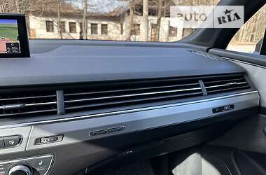 Внедорожник / Кроссовер Audi Q7 2016 в 