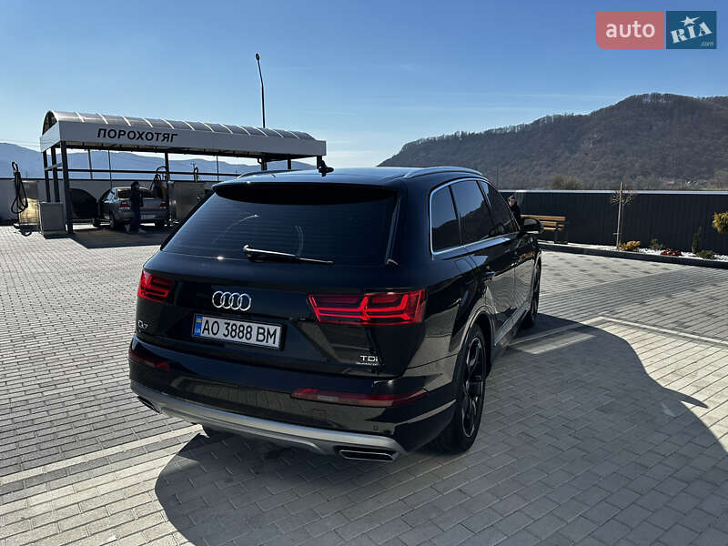 Внедорожник / Кроссовер Audi Q7 2015 в Хусте