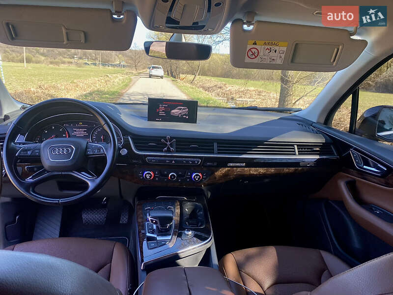 Внедорожник / Кроссовер Audi Q7 2015 в Хусте