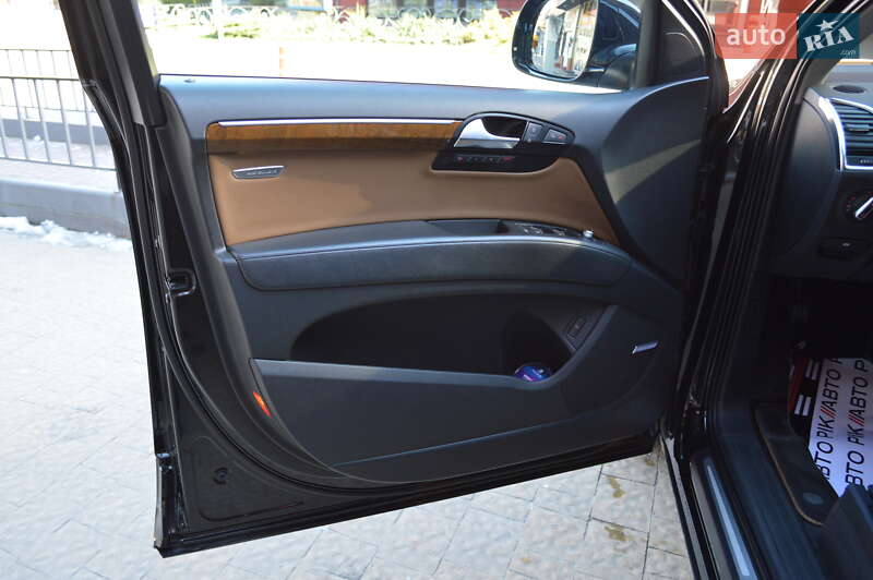 Позашляховик / Кросовер Audi Q7 2013 в Львові