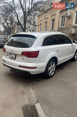 Внедорожник / Кроссовер Audi Q7 2013 в 
