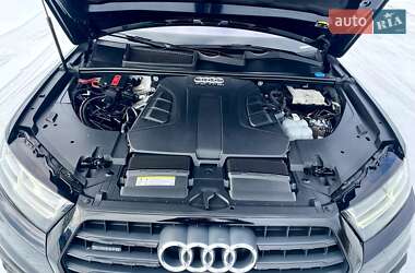 Внедорожник / Кроссовер Audi Q7 2017 в 