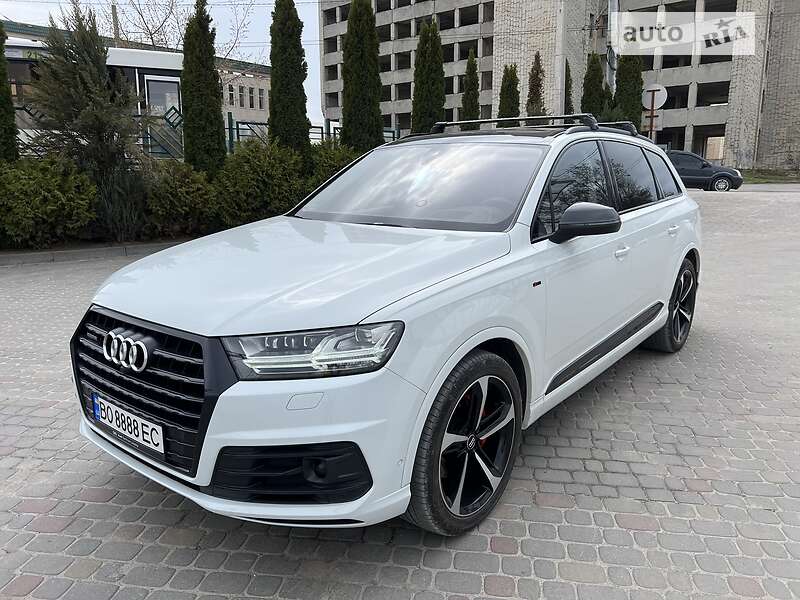 Внедорожник / Кроссовер Audi Q7 2018 в 