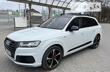 Внедорожник / Кроссовер Audi Q7 2018 в 