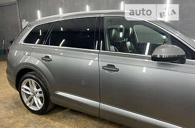 Внедорожник / Кроссовер Audi Q7 2017 в 