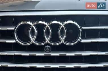 Позашляховик / Кросовер Audi Q7 2017 в 
