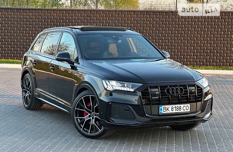 Внедорожник / Кроссовер Audi Q7 2022 в Ровно