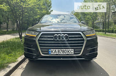 Внедорожник / Кроссовер Audi Q7 2017 в 