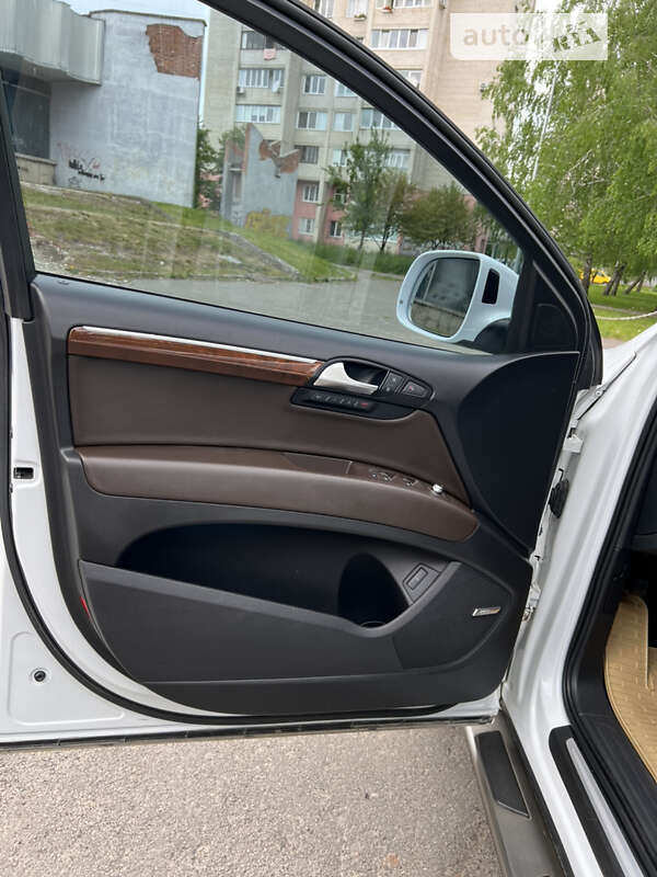 Позашляховик / Кросовер Audi Q7 2013 в Луцьку