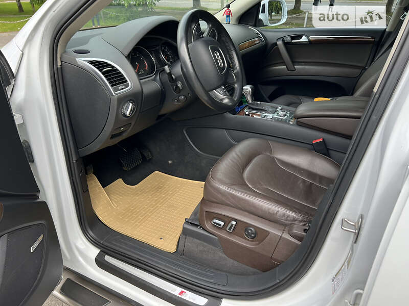 Позашляховик / Кросовер Audi Q7 2013 в Луцьку