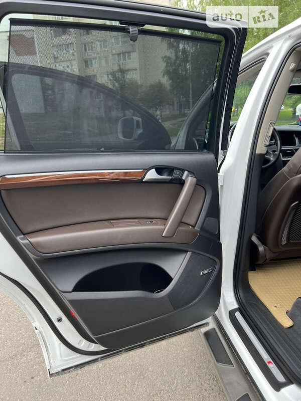 Позашляховик / Кросовер Audi Q7 2013 в Луцьку