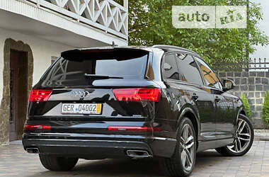 Внедорожник / Кроссовер Audi Q7 2017 в 
