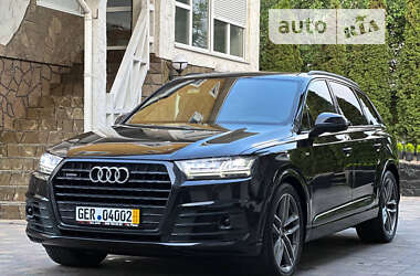 Внедорожник / Кроссовер Audi Q7 2017 в 
