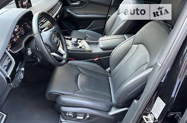 Внедорожник / Кроссовер Audi Q7 2017 в 