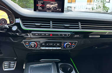 Внедорожник / Кроссовер Audi Q7 2017 в 